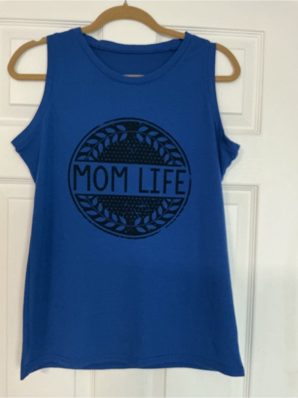 Women’s Blue Sleeveless 'Mom Life' Tank Top size-M